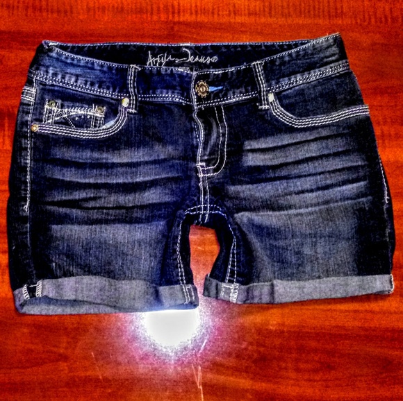 Ariya Pants - Ariya Denim Shorts Size 9/10 Flap Pockets NWOT